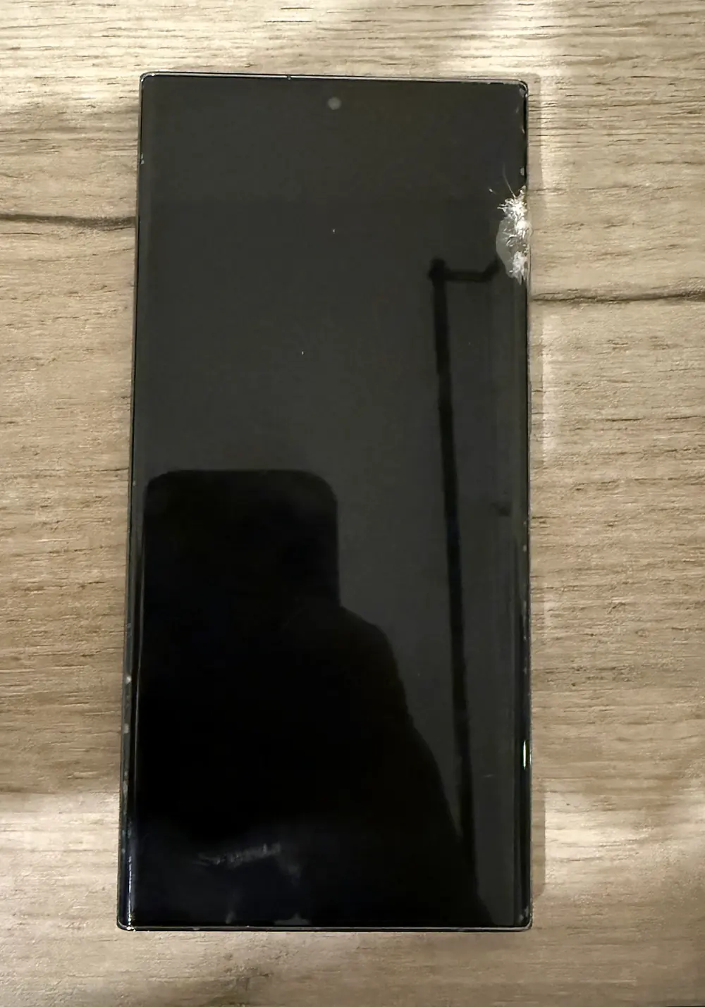 Samsung Galaxy S23 Ultra with visible damage to the edge of the screen